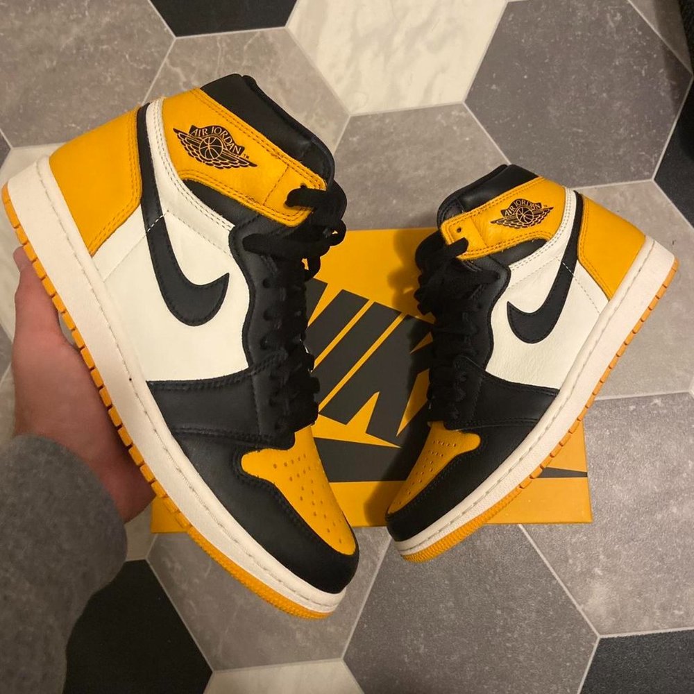 Jordan Men's Yellow and Black Trainers